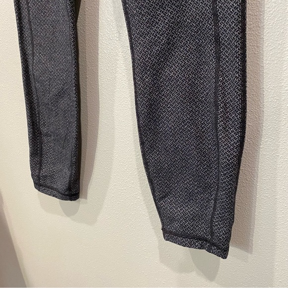 Athleta Active 3/4th Length Patterned Leggings Dark Grey Medium - Picture 3 of 8